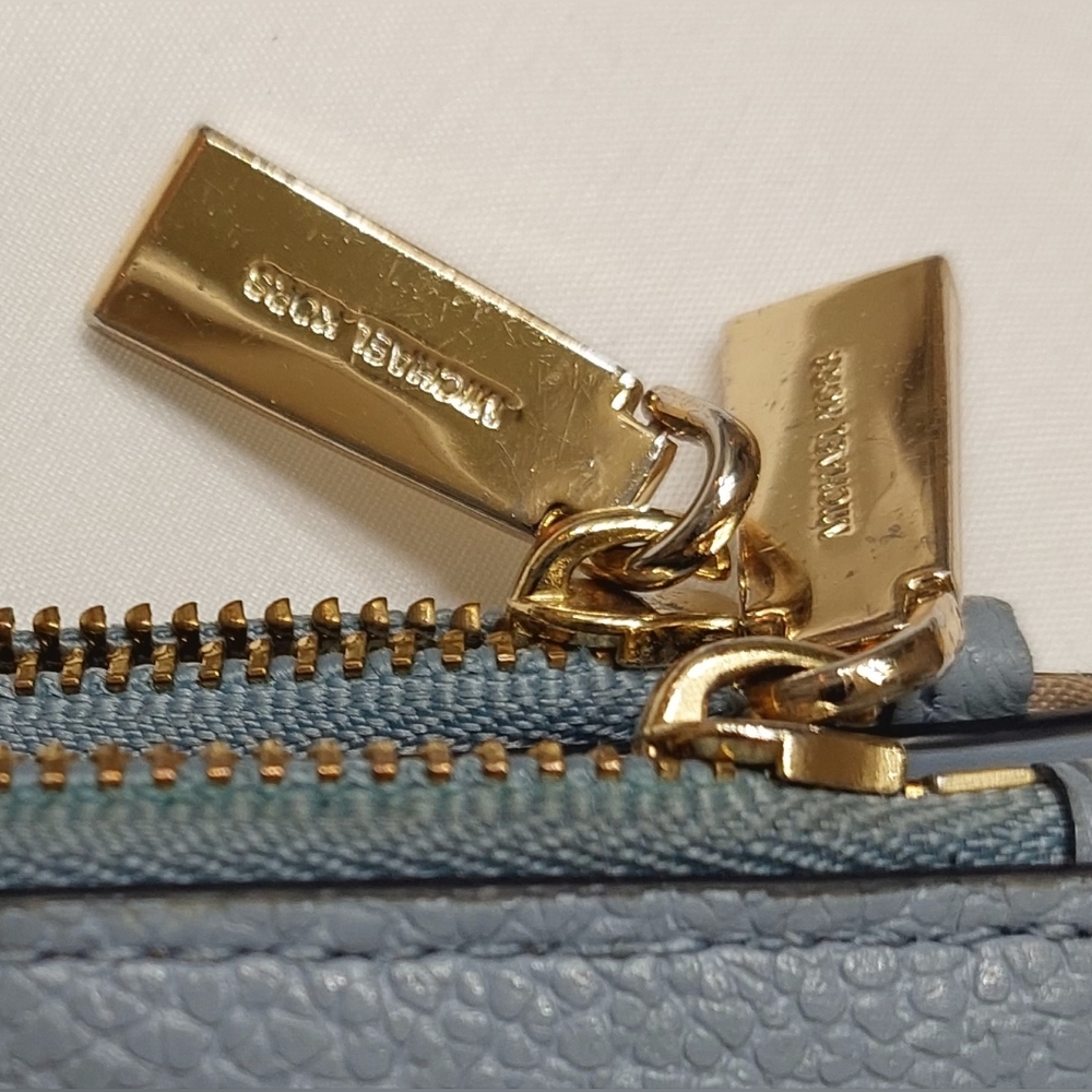 Michael Kors Wristlet. - Picture 5 of 12